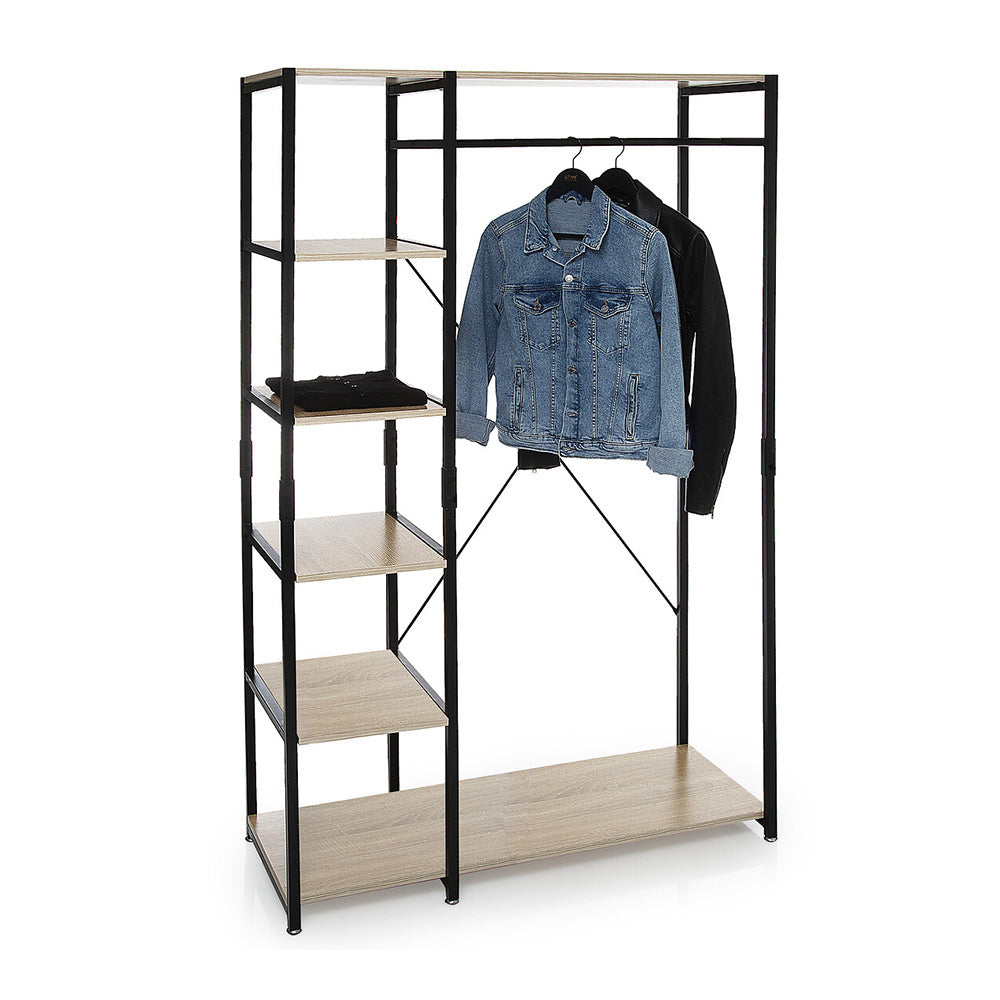 Offener Kleiderschrank