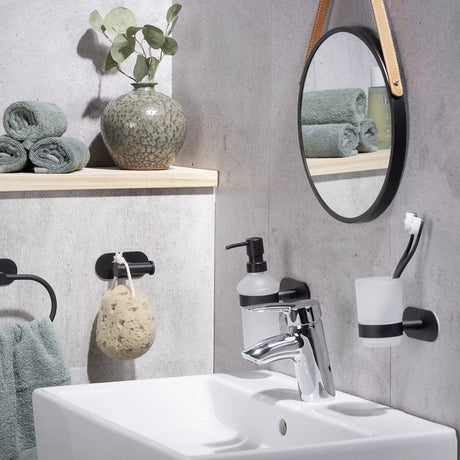 zwarte-badkamer-accessoires