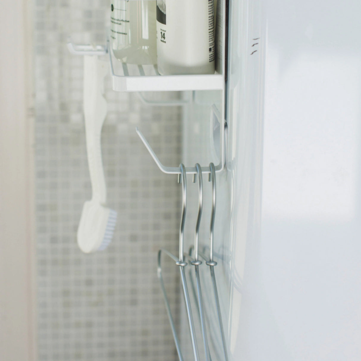 Magnetisches Regal mit Hängehaken von Yamazaki